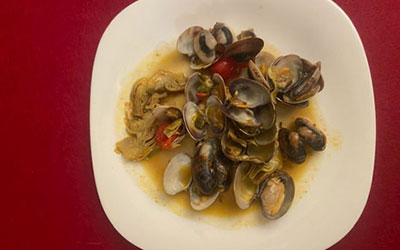 Zuppetta di vongole e carciofi